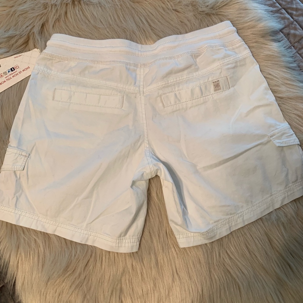 NWT Union Bay white cargo shorts.
